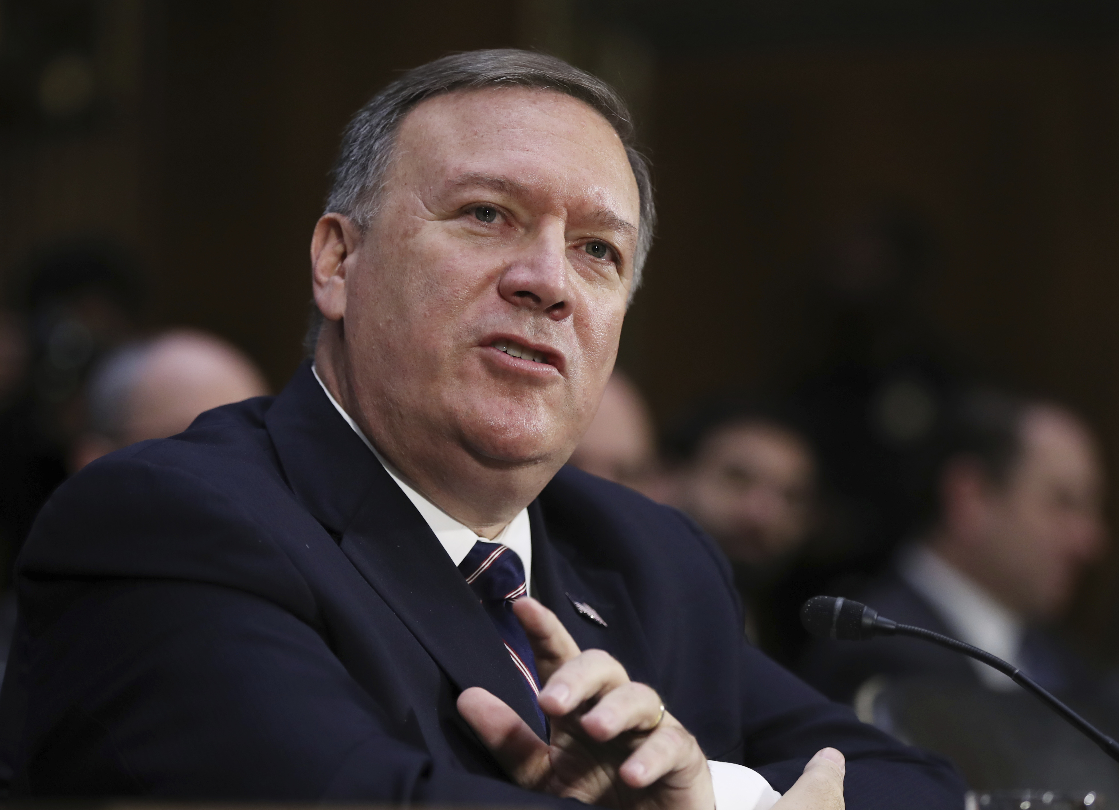 Senado de EU confirma a Mike Pompeo para dirigir la CIA