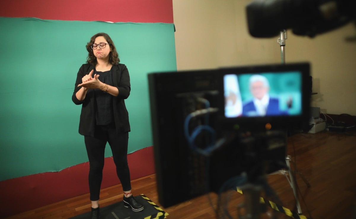 Intérprete habla sobre el reto que es traducir a AMLO en lenguaje de señas