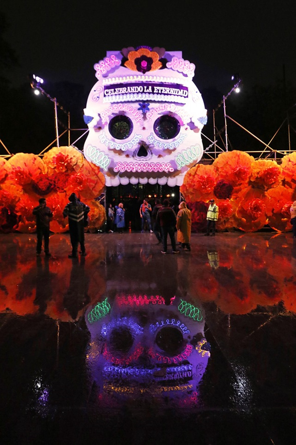 Celebrando la Eternidad permanecerá una semana más en Chapultepec