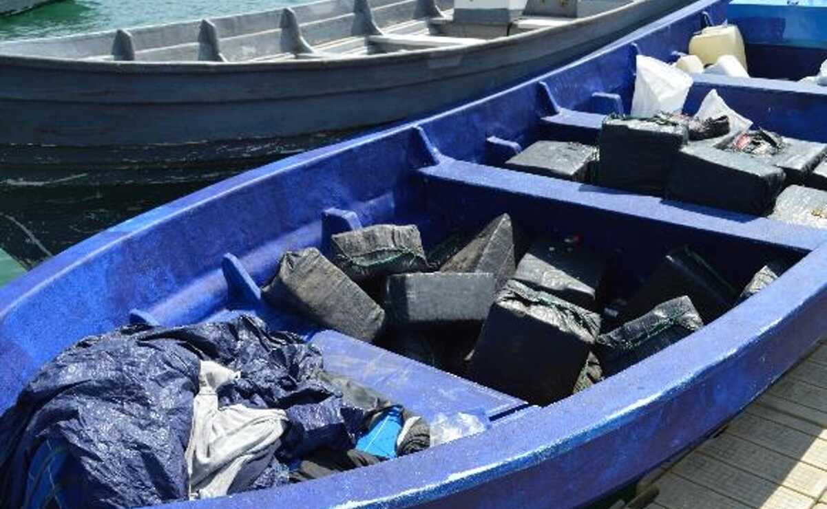 Aseguran 2 mil kilos de cocaína y dos embarcaciones en costas de Oaxaca