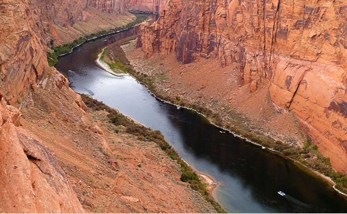 Alertan por sequía en Río Colorado; restringen agua para 2 estados de EU y México