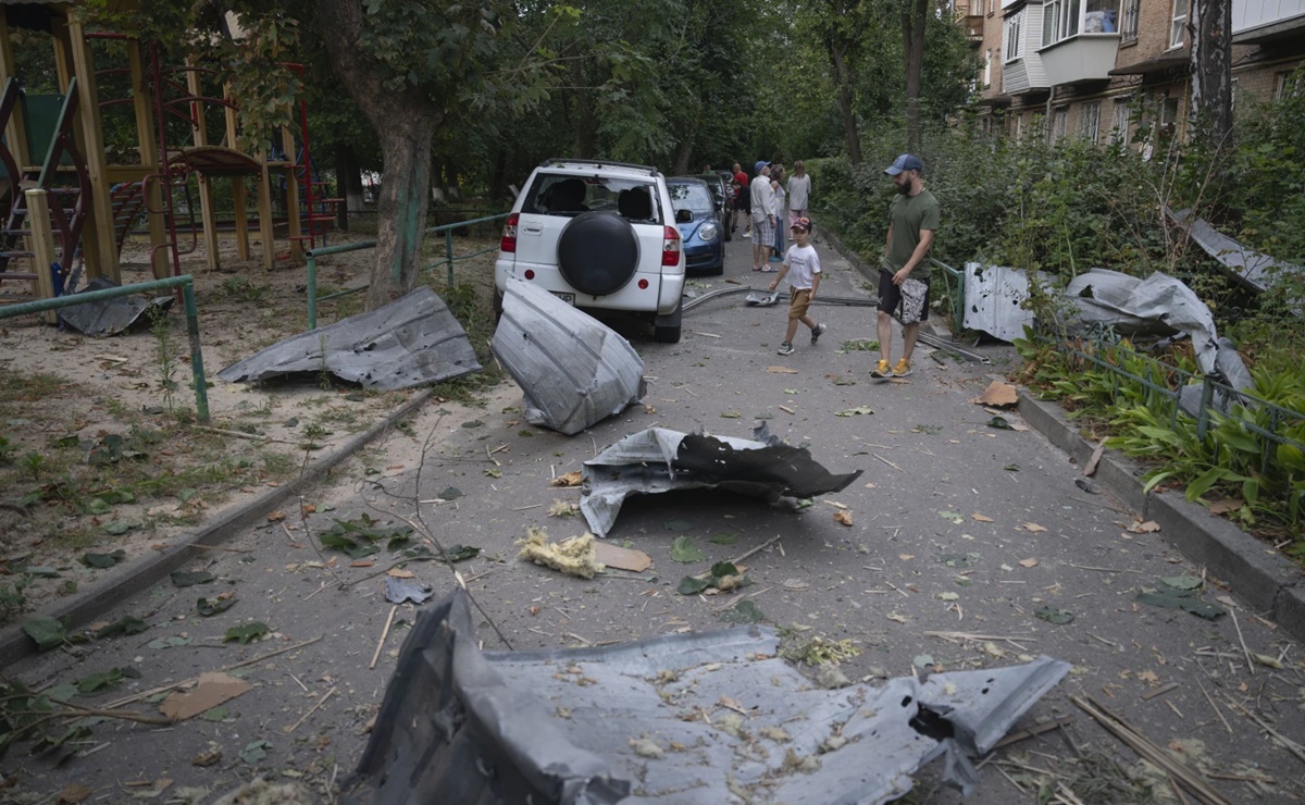 Rusia denuncia importante ataque con drones en su territorio; bombardeo deja 2 muertos en Kiev