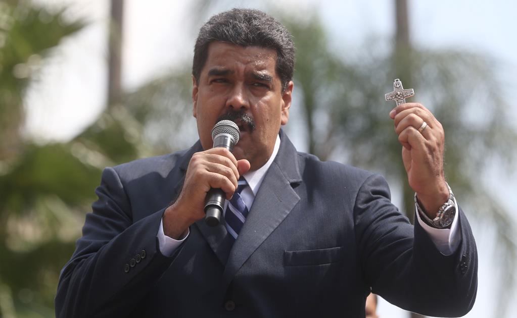 Maduro asegura que irá a diálogo "llueva, truene o relampaguee" 