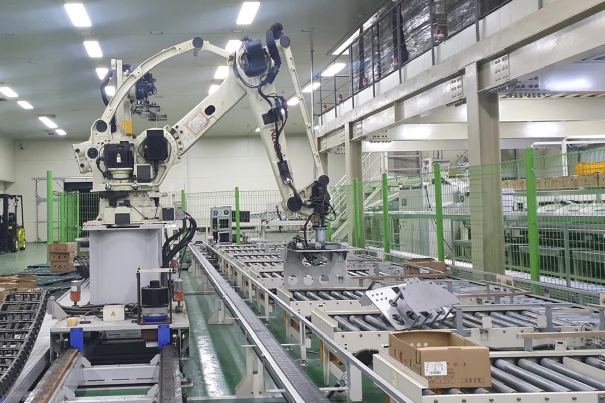 Robot industrial aplasta a empleado a muerte: “Lo identificó como caja”