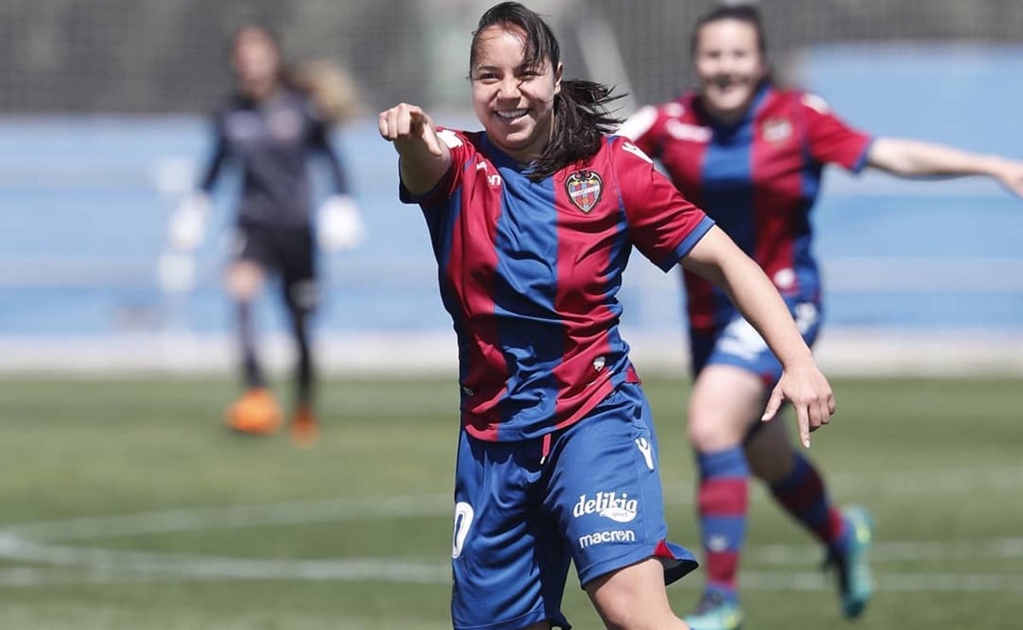 Charlyn Corral promueve campaña de futbol femenil en redes sociales 