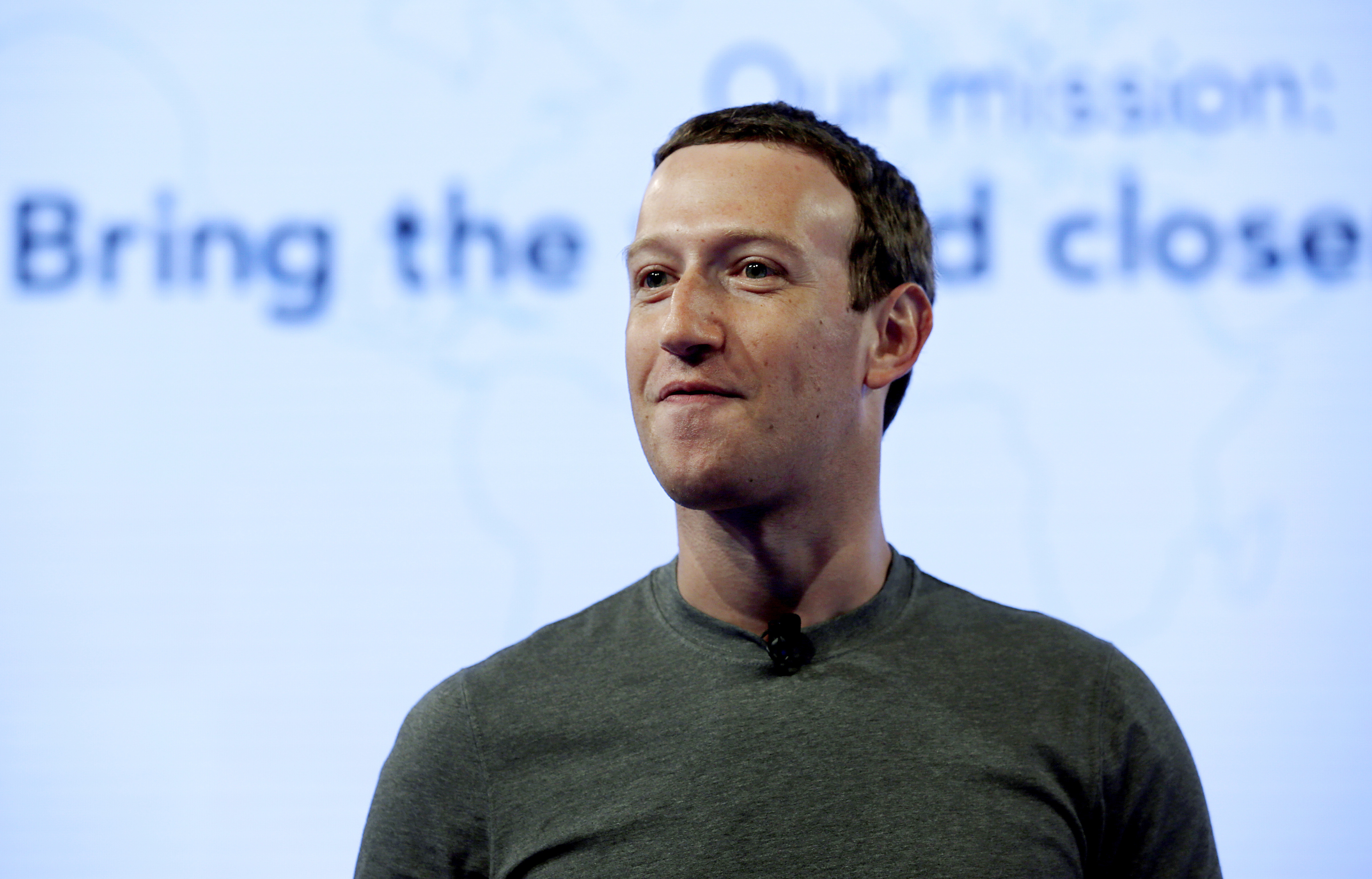 Zuckerberg, jefe de Facebook, un tímido que salió a los reflectores tras el escándalo