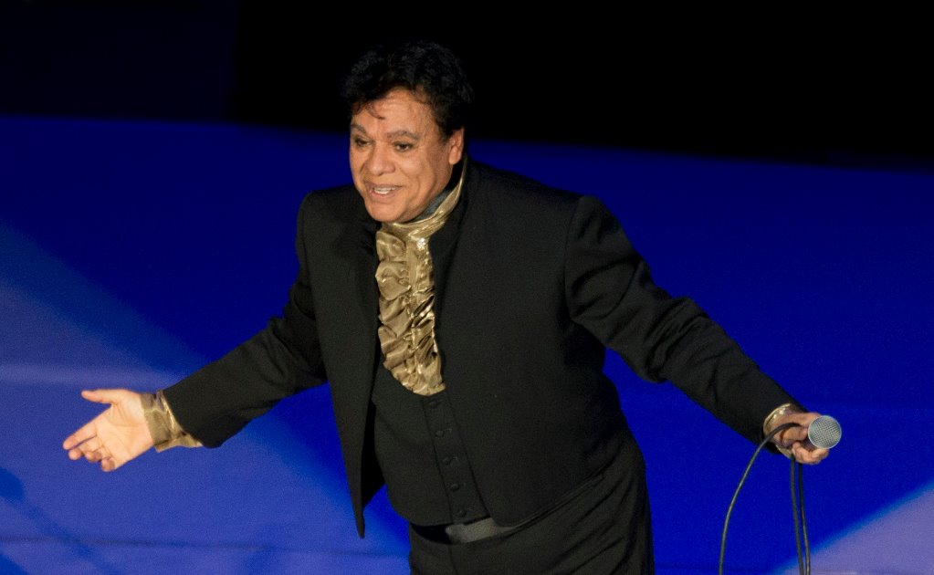 Juan Gabriel busca "desesperadamente" a Paul McCartney