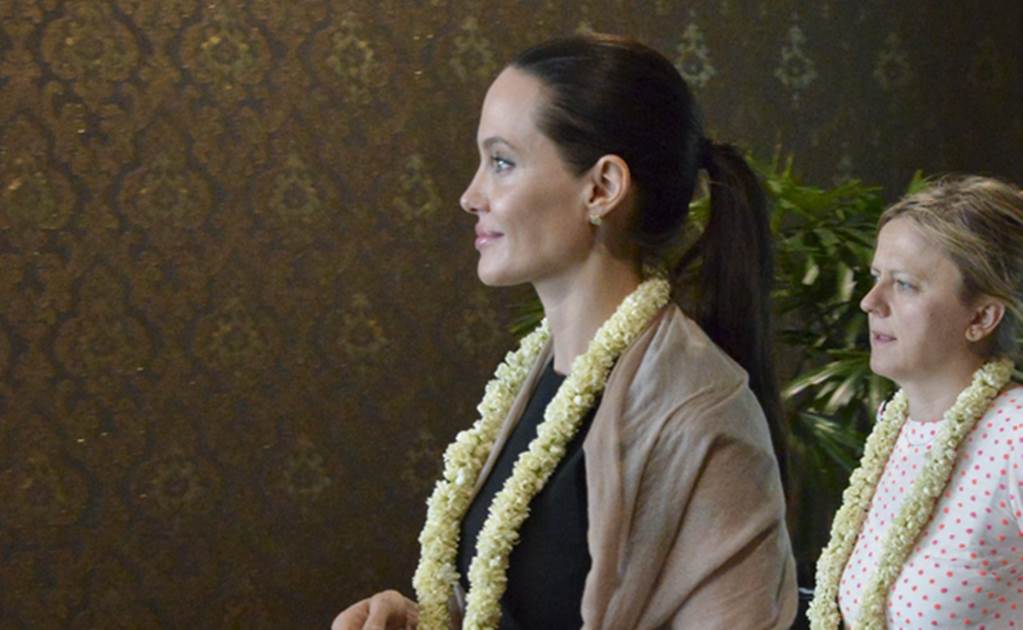 Angelina Jolie visita el Parlamento birmano 