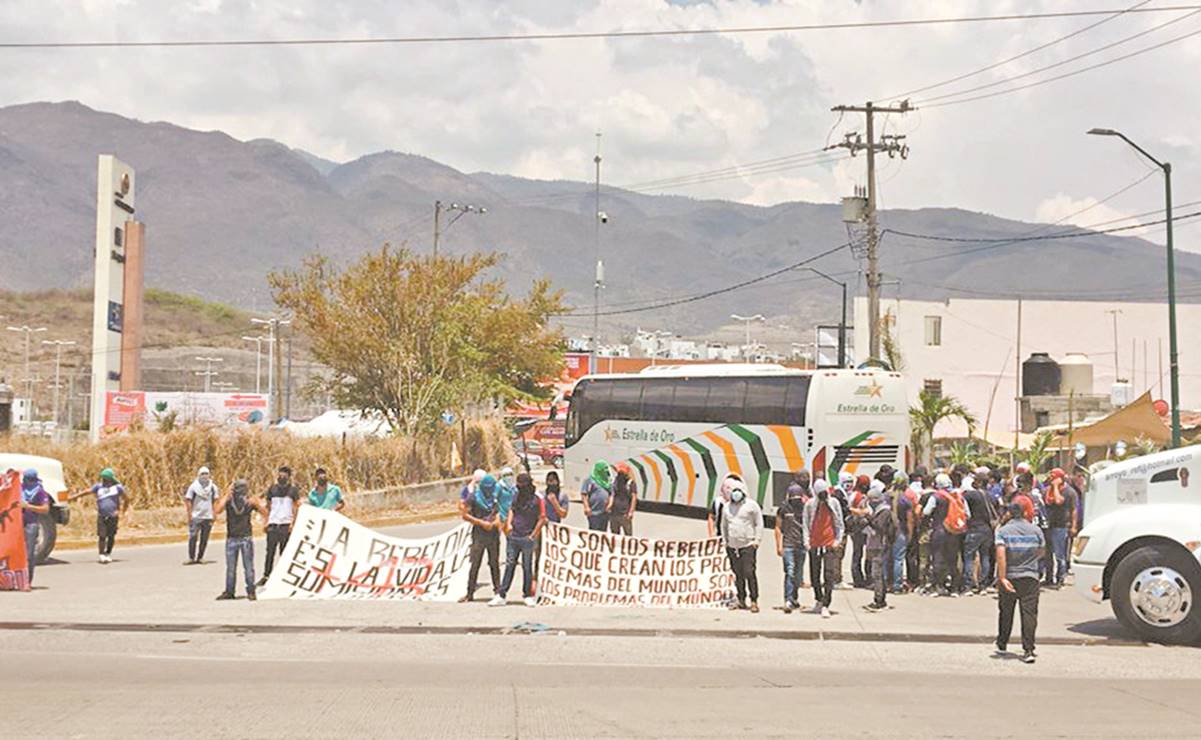 Alumnos de Ayotzinapa se solidarizan