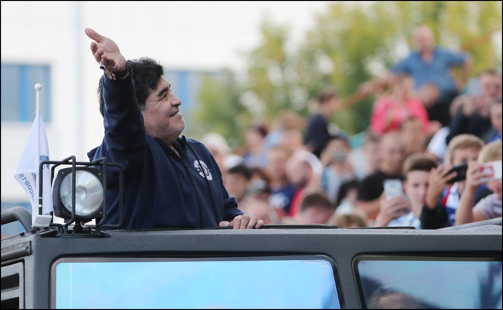 Presentan a Maradona en el Dinamo Brest