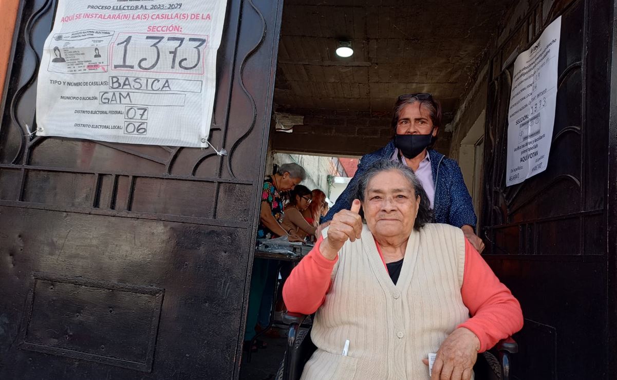 Mujeres celebran que "México tendrá su primera Presidenta"; "va a valer la pena", dice doña Isabel de 85 años