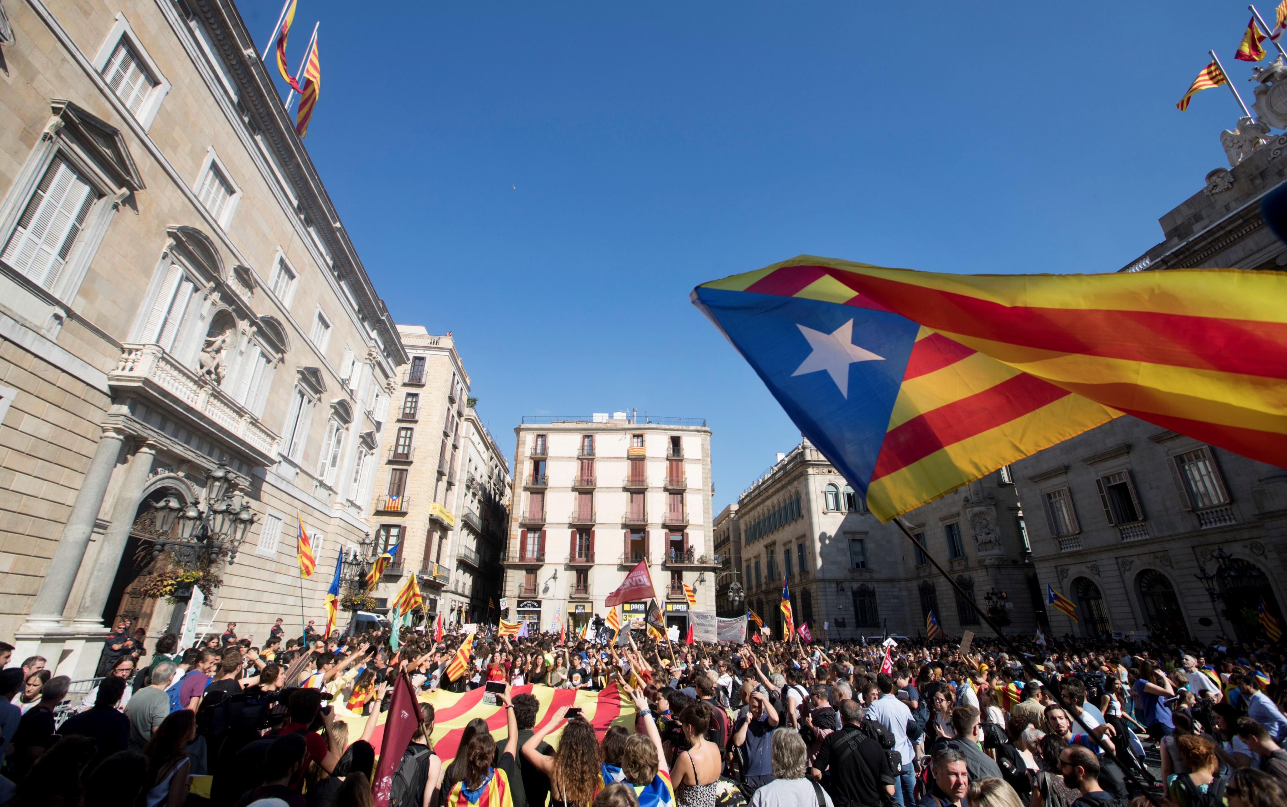 Supremo de España rechaza frenar medidas contra autonomía catalana