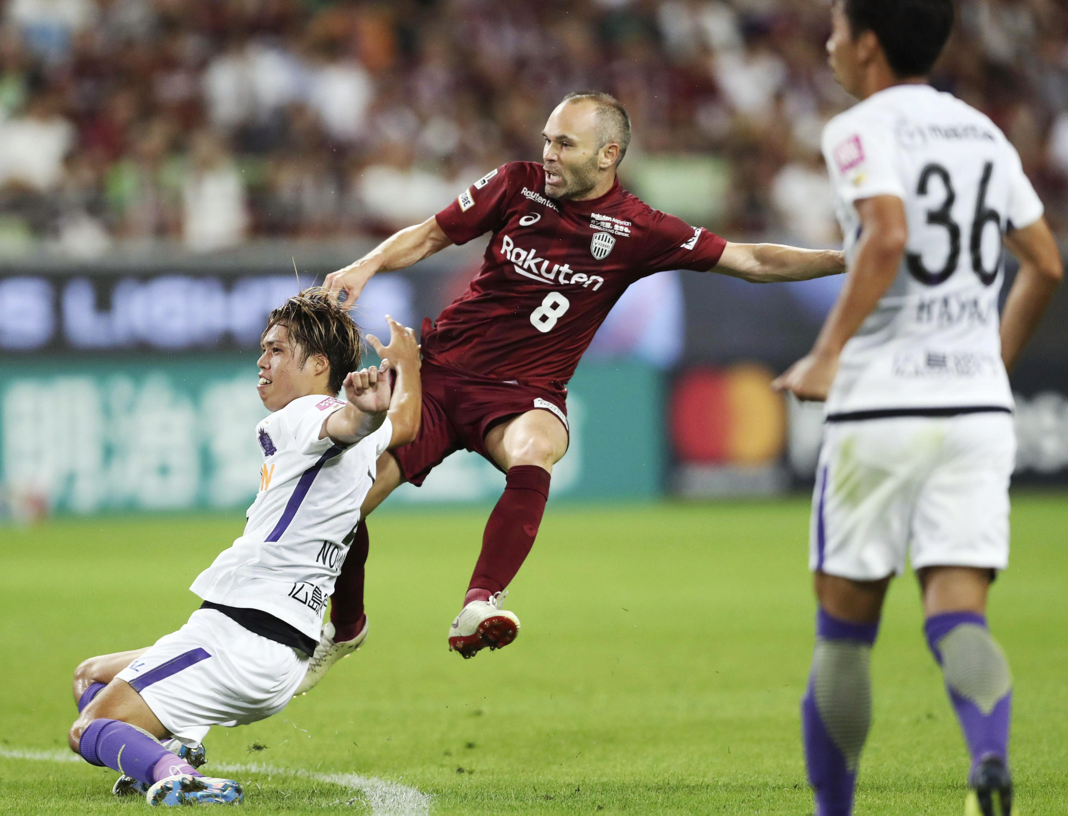 Andrés Iniesta hace su segundo golazo en Japón