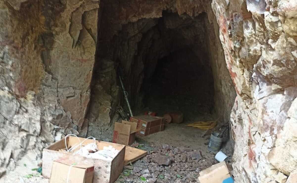 FOTOS: Marina halla cueva con 50 kilos de dinamita y más material explosivo en Culiacán, Sinaloa