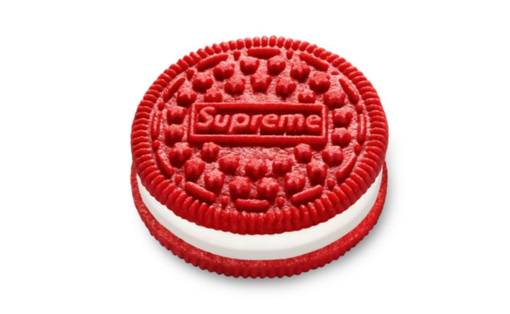 Supreme Lanza galletas oreo y otros objetos con su firma