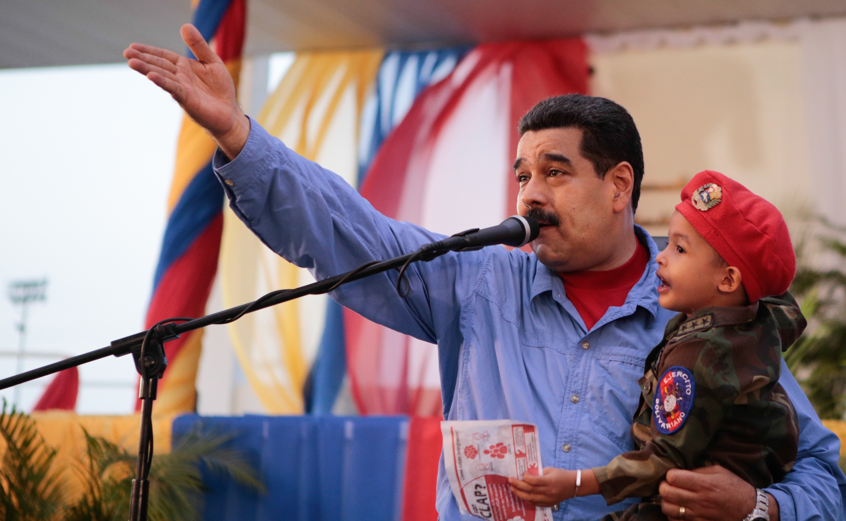 Amenaza Maduro con decretar "estado de conmoción"