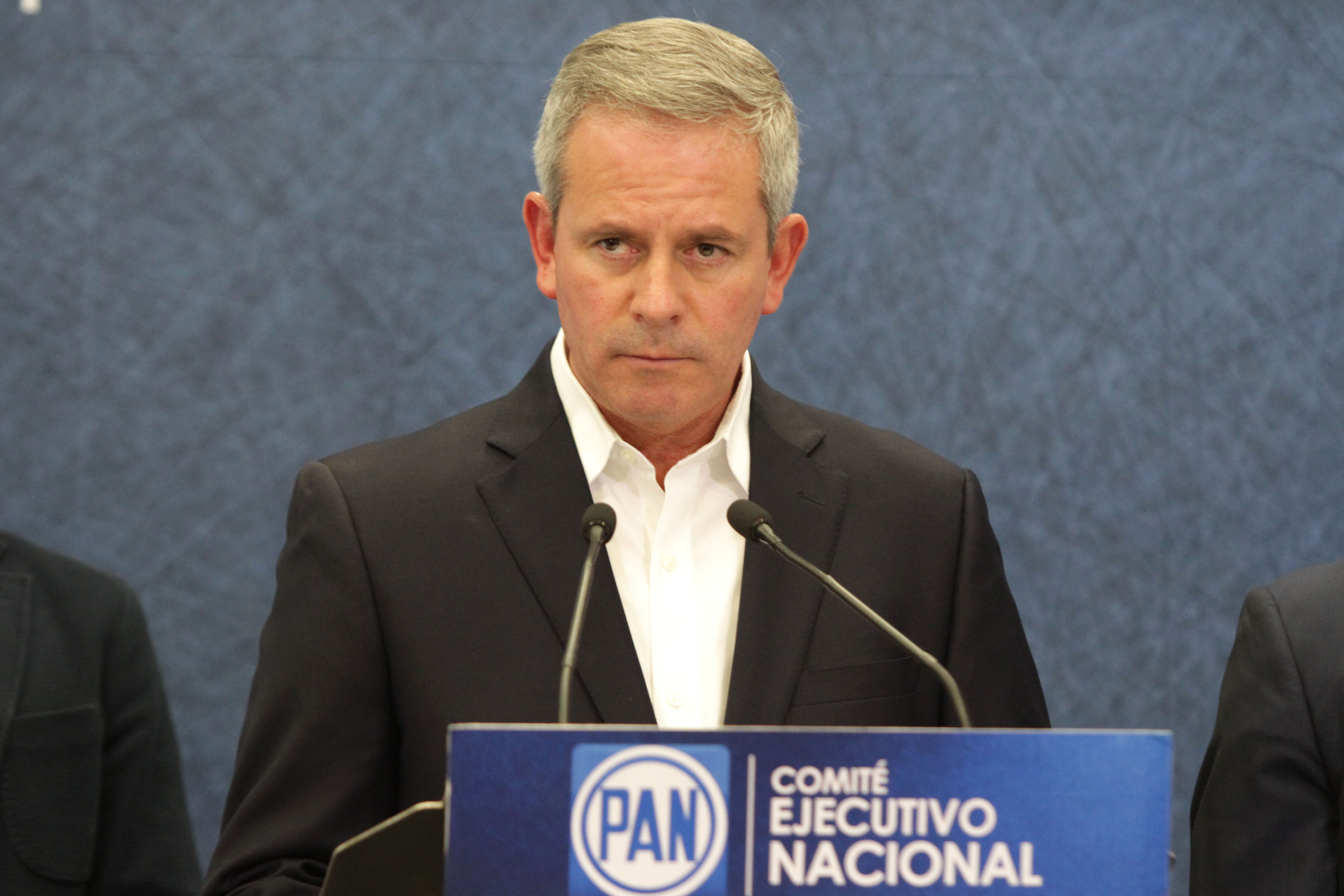 PAN pide a AMLO y a Morena dejar de "meter las manos" en procesos electorales