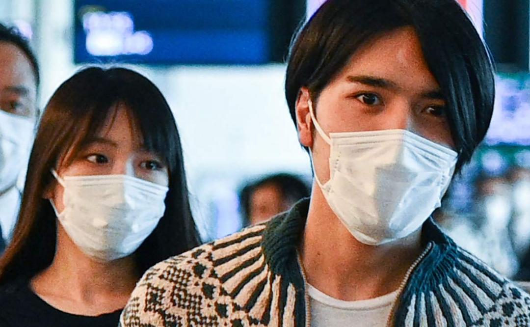 El esposo de la ex princesa Mako de Japón es captado con bermudas tras presentar el examen para abogado por tercera vez