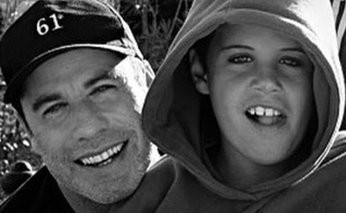 John Travolta dedica amoroso mensaje a su hijo; Jett Travolta hubiera cumplido hoy 30 años