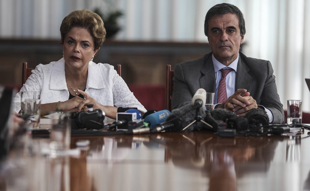 Abogado de Rousseff presenta defensa e insiste en "golpe"