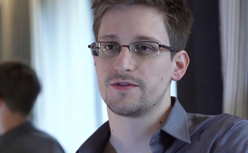 Más de 20 editoriales publicarán memorias de Edward Snowden