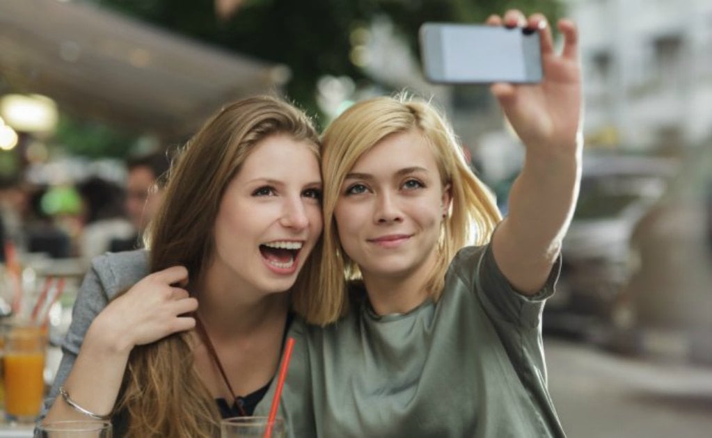 Selfies aumentan contagio de piojos en alumnos