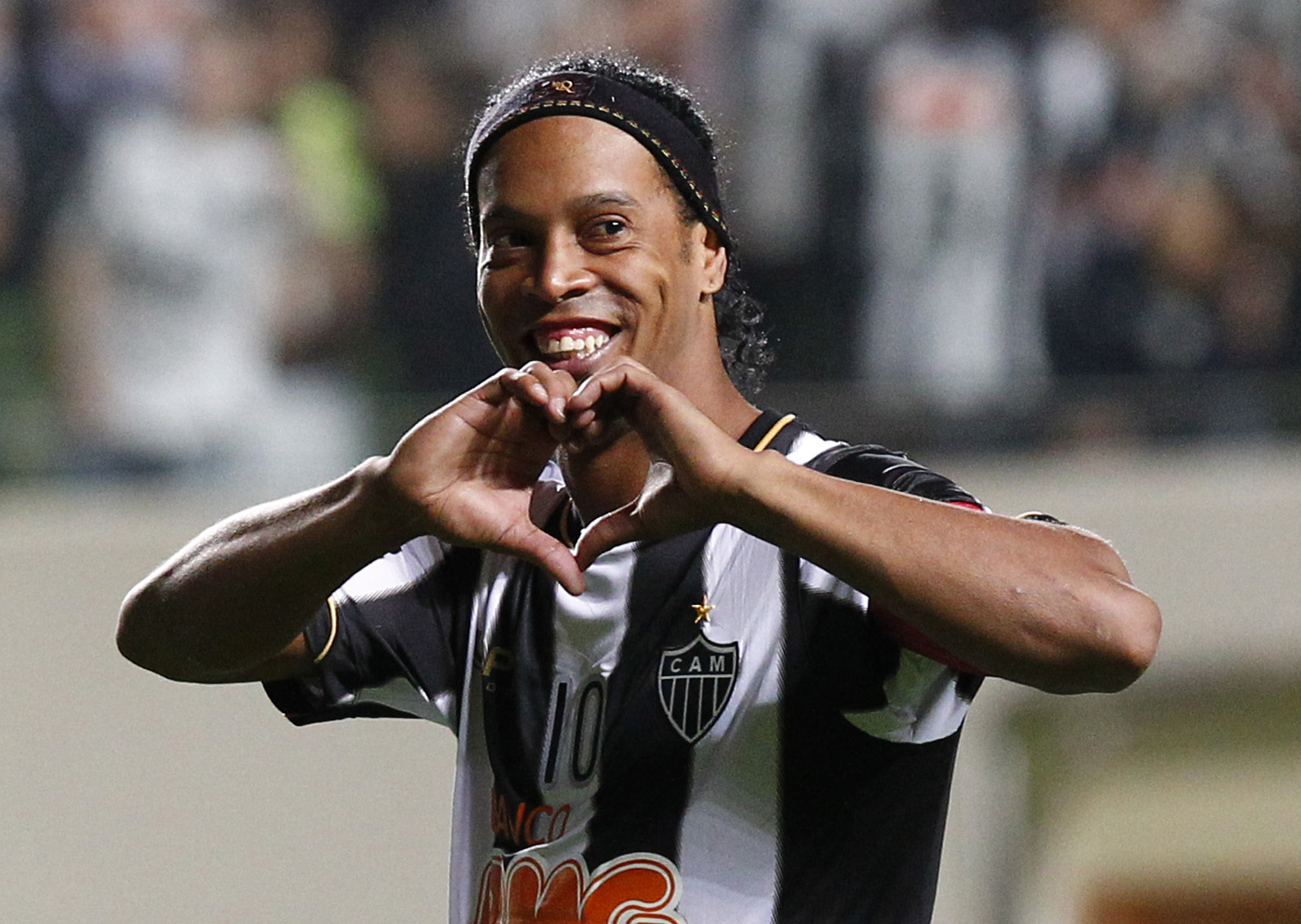 Ronaldinho se retira del futbol 
