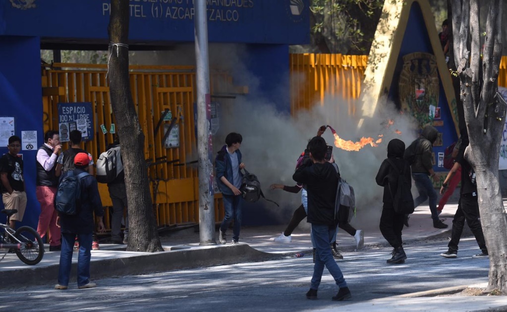 Encapuchados irrumpen en CCH Azcapotzalco