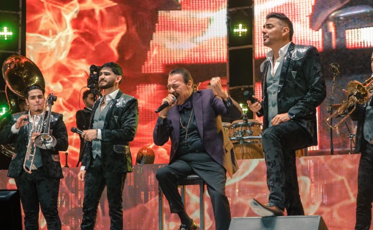 Jaripeo mexicano prende a la Arena con El Recodo, Los Recoditos y Julio Preciado