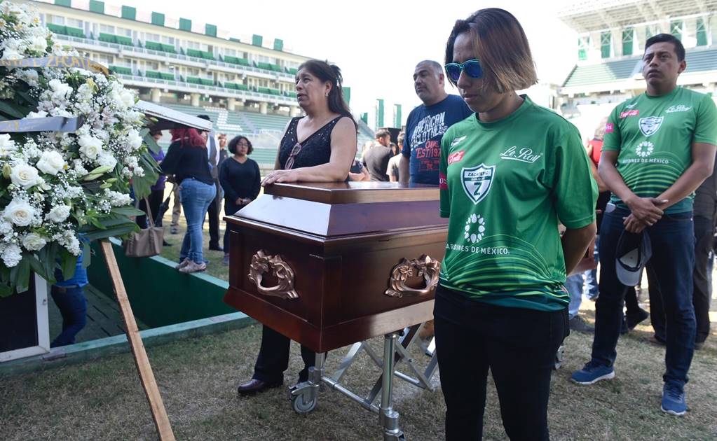 Despiden a Pablo Larios en el estadio del Zacatepec