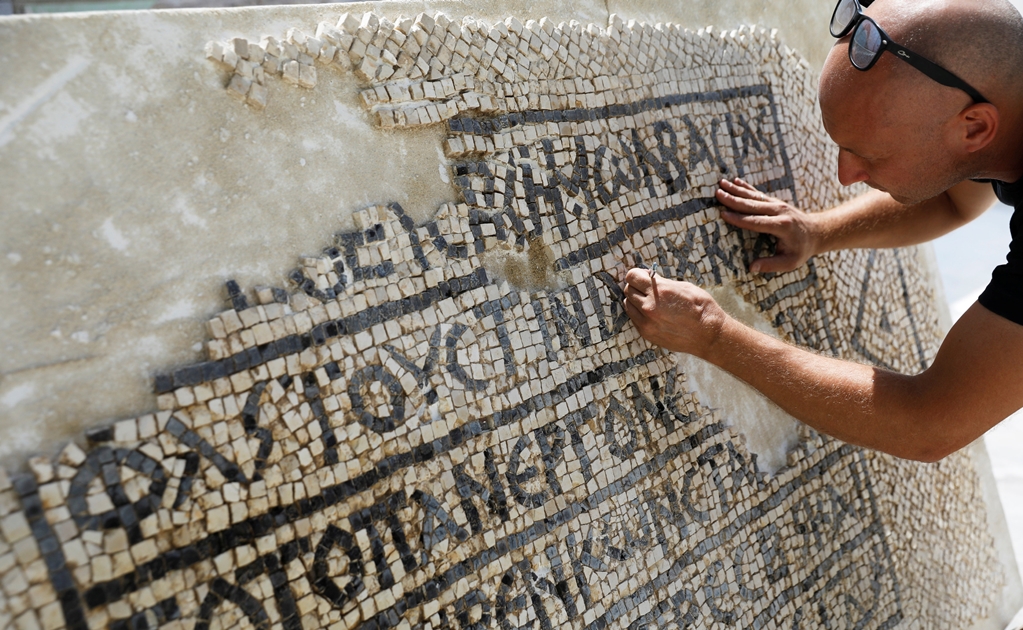 Arqueólogos descubren mosaico de hace mil 500 años