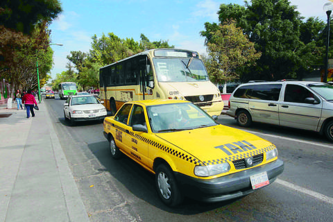 Llaman a resolver anomalías en taxis