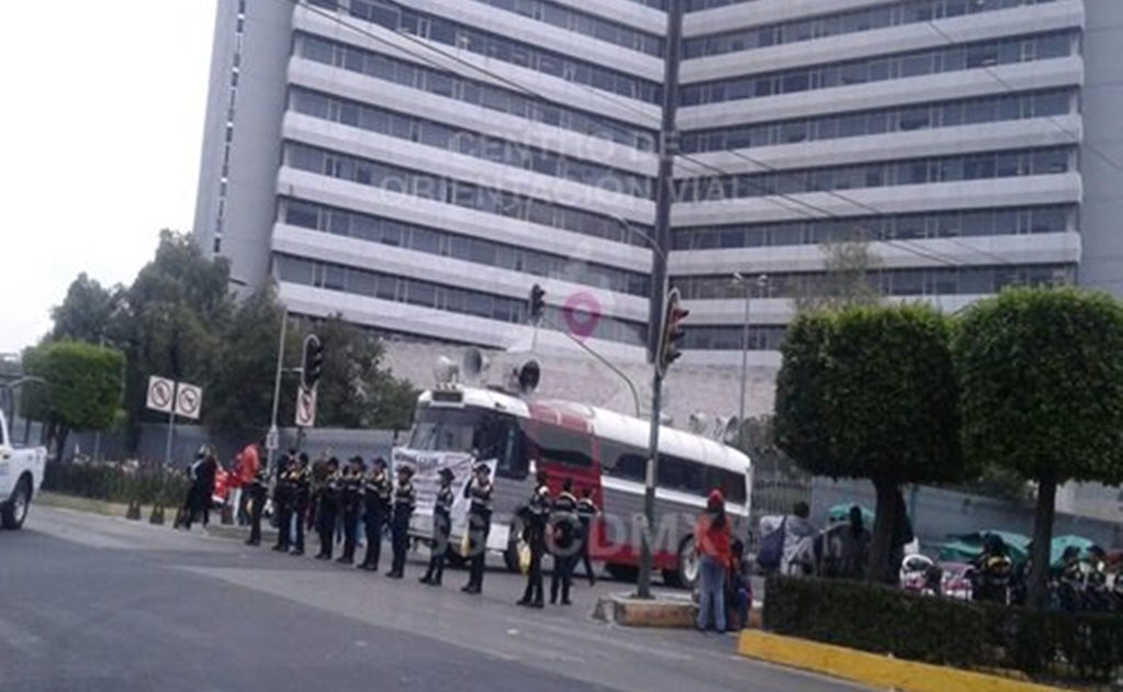 Protesta de pensionados en el ISSSTE afecta circulación en Buenavista