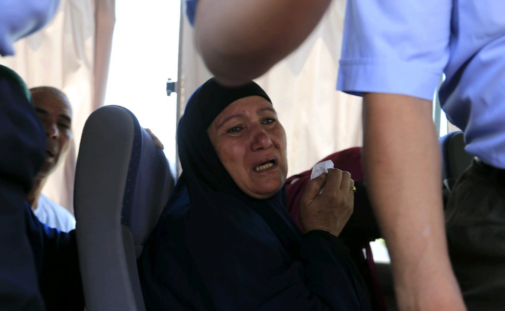 Médicos atienden a familiares de las víctimas de EgyptAir 