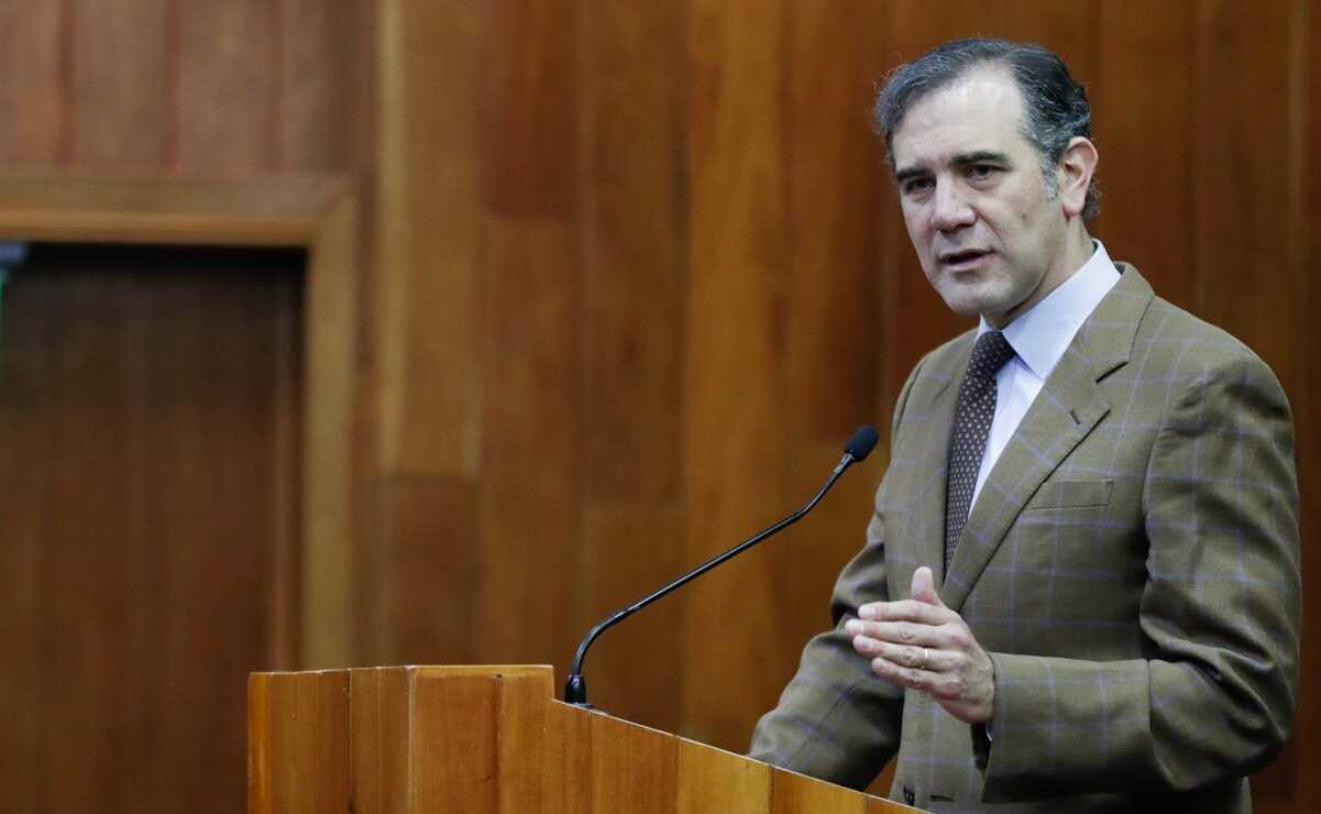 Lorenzo Córdova recomienda a Presidencia leer la Constitución tras lanzar advertencia a la Corte por Plan B