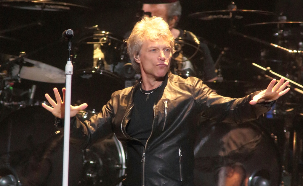 Jon Bon Jovi termina show antes por dolor de garganta