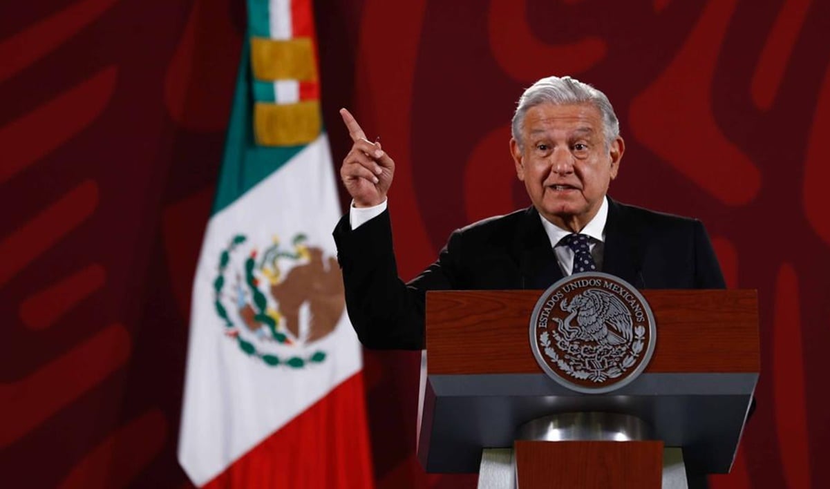 Acusa AMLO a adversarios de comprar equipo millonario para espiar