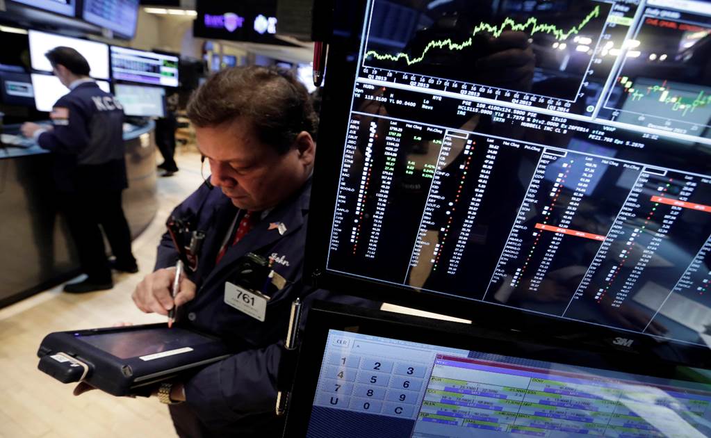 Wall Street revierte ganancias; Dow Jones pierde 200 puntos