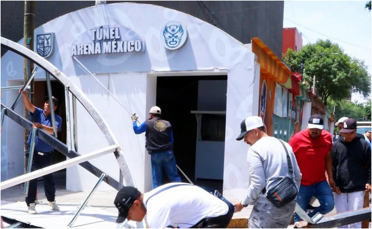 Demuelen “Túnel de la Lucha” ubicado afuera de la Arena México; afirman que vulnera el derecho al libre tránsito