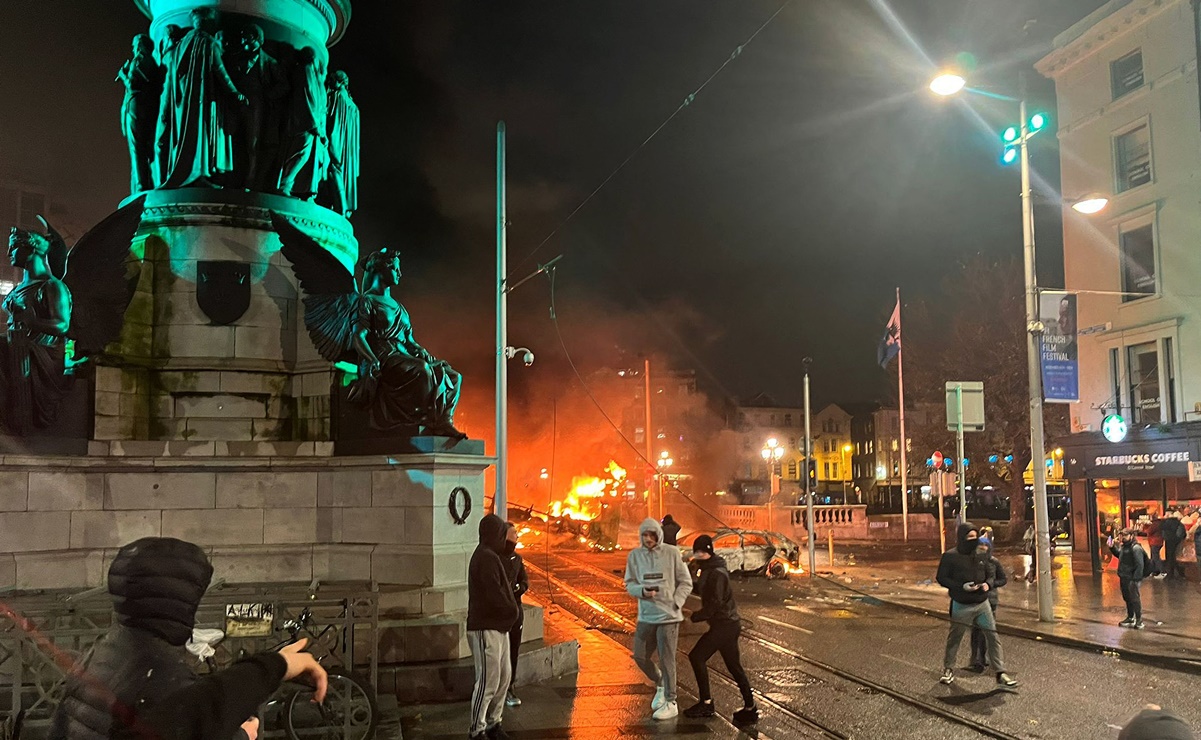 Llaman a mexicanos en Dublín a evitar zona de disturbios tras apuñalamientos de personas