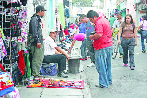 Comerciantes deberán obedecer la ley: Marcos