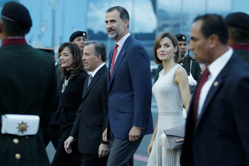 Llegan reyes de España a México; comienzan gira