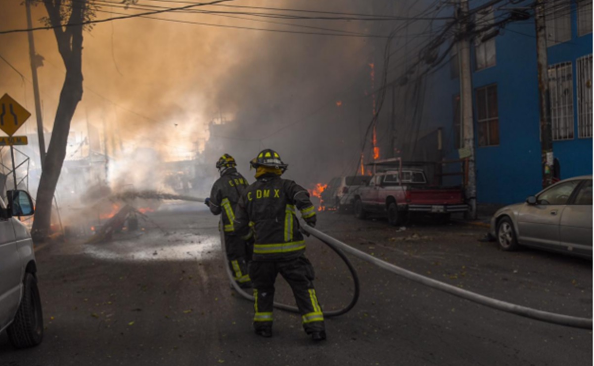 Deja 8 lesionados incendio de pipa de gas en Mercado de Jamaica; ya fue controlado, informa Sheinbaum 