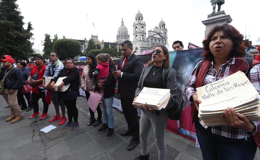 Antorchistas protestan frente a Congreso de Edomex; piden destituir a alcaldesa de Los Reyes La Paz