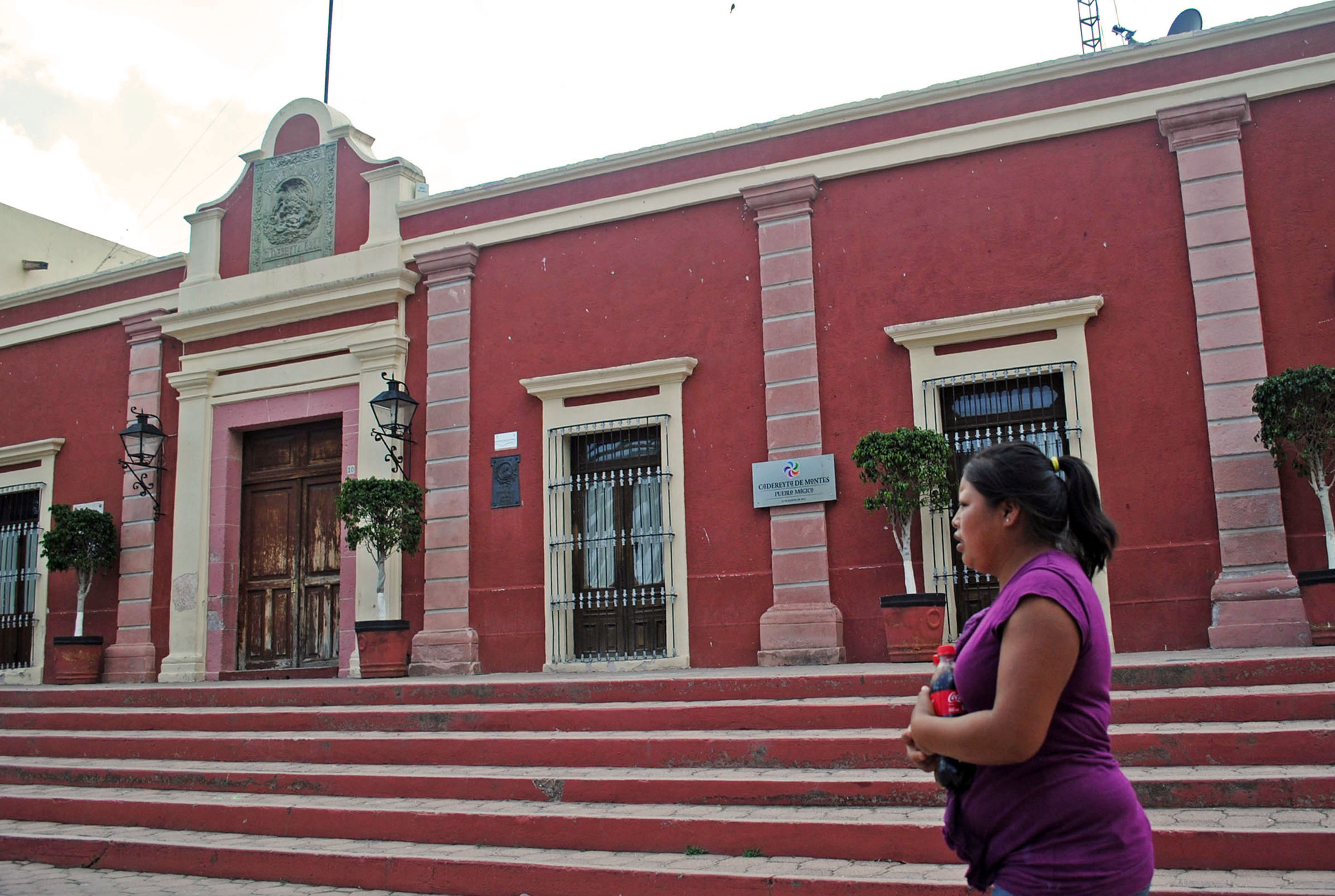 Cadereyta propietario de 2 mil luminarias 