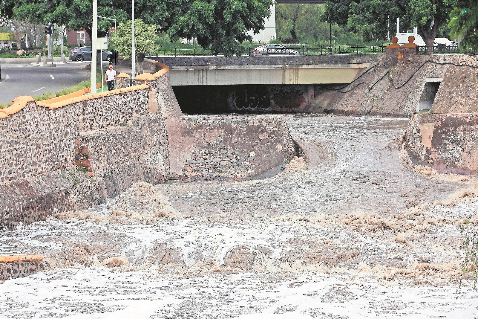 Los niveles de agua en el río Querétaro alcanzaron 85%