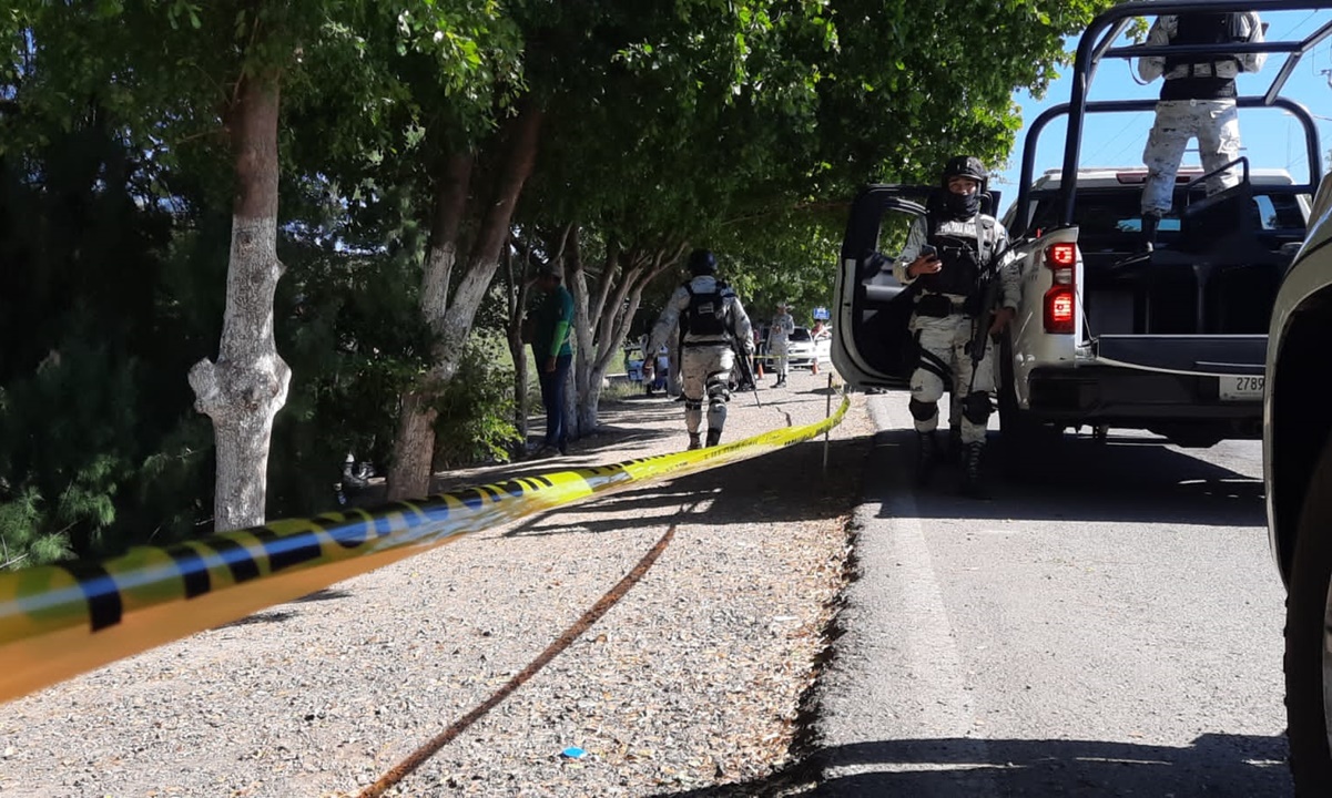 Policías hallan cuerpo de elemento de la Guardia Nacional en canal de Culiacán 