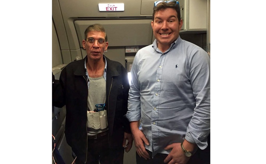 Pasajero de EgyptAir se toma selfie con secuestrador de avión