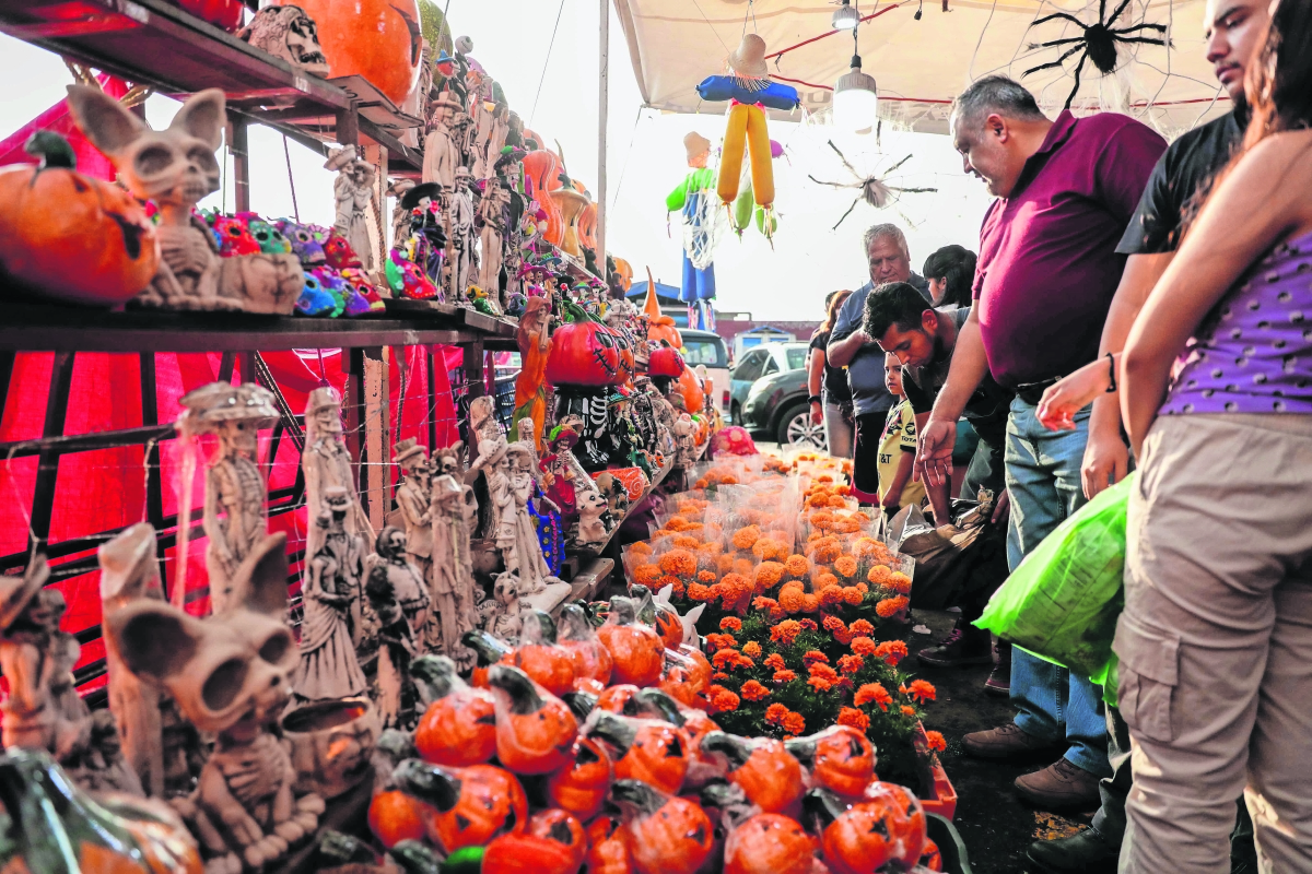 Se encarece la ofrenda: al alza, las piezas para este Día de Muertos