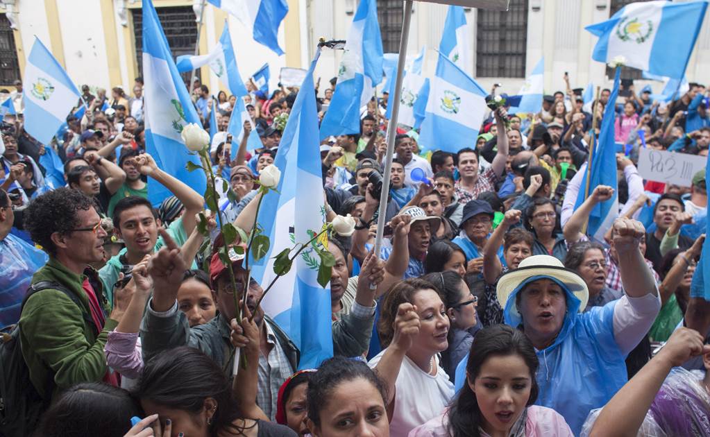 Prohíben a Otto Pérez salir de Guatemala